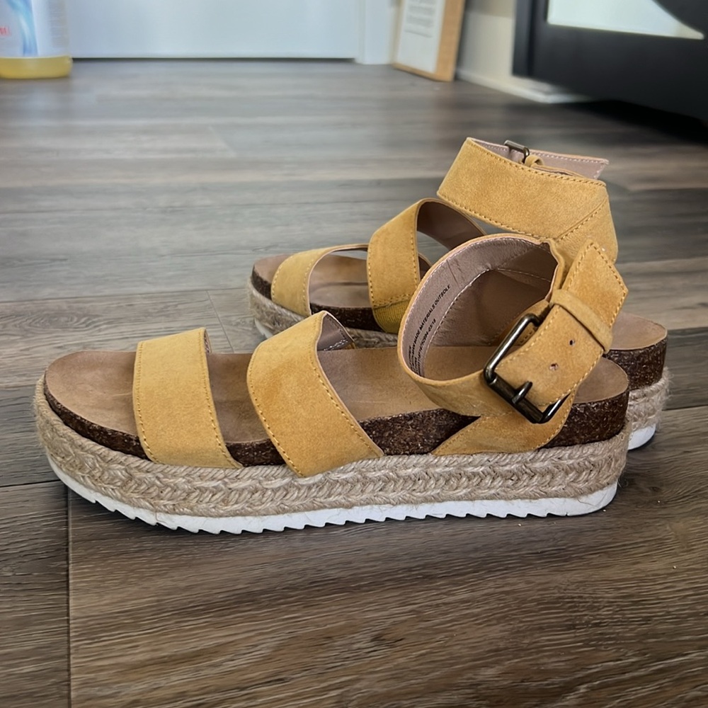 Universal Thread Yellow Platform Sandals - image 5